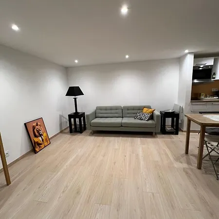 Проживание в семье Place A 2 Minutes Du Metro Excellente Localisation *