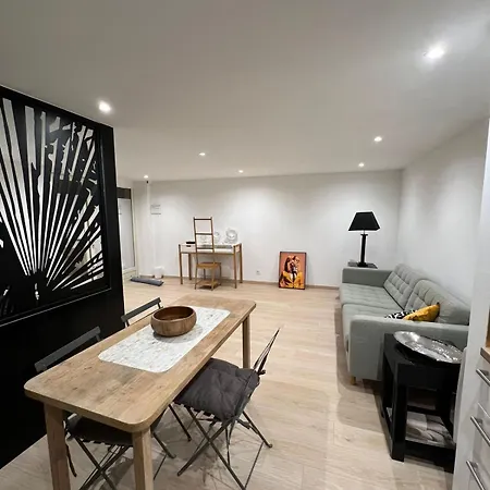 Place A 2 Minutes Du Metro Excellente Localisation Проживание в семье Париж