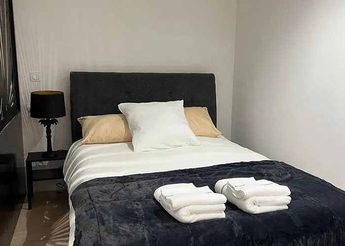 Проживание в семье Place A 2 Minutes Du Metro Excellente Localisation Париж