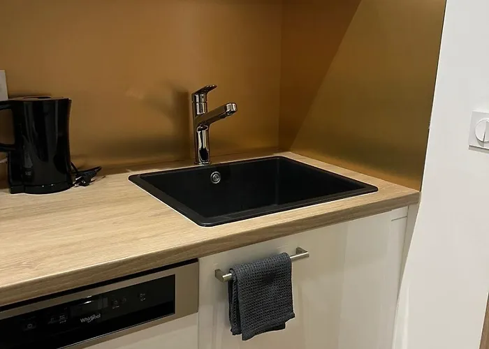 Проживание в семье Place A 2 Minutes Du Metro Excellente Localisation Париж