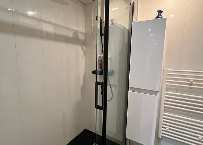 Place A 2 Minutes Du Metro Excellente Localisation Париж